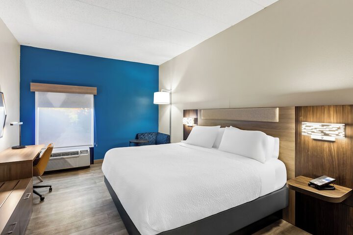 Holiday Inn Express Suites Charleston by IHG
