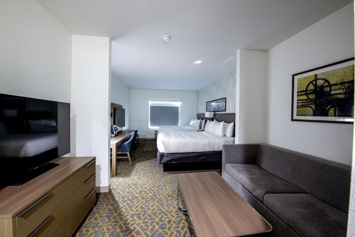 Room 14 of 38