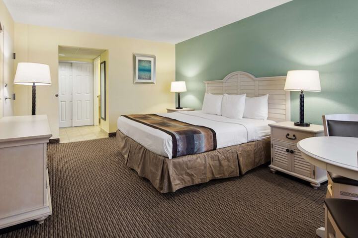 Room 10 of 24
