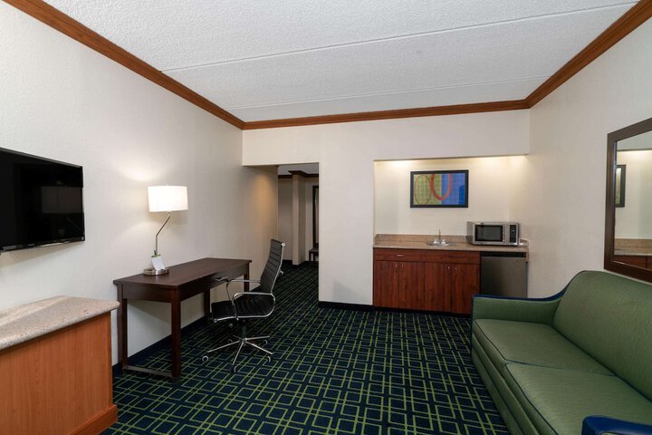Room 10 of 25