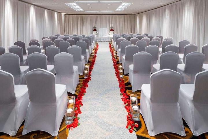 Hilton Indianapolis Hotel & Suites