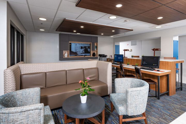 Holiday Inn Express Newport North - Middletown by IHG