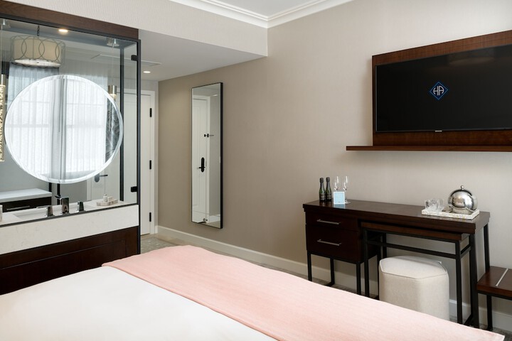 Room 35 of 73