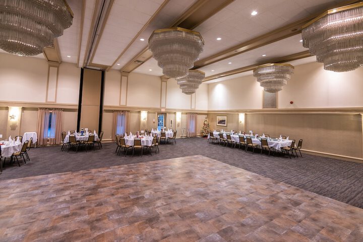 Ballroom/Hall 81 of 90