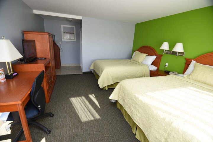 Room 33 of 40