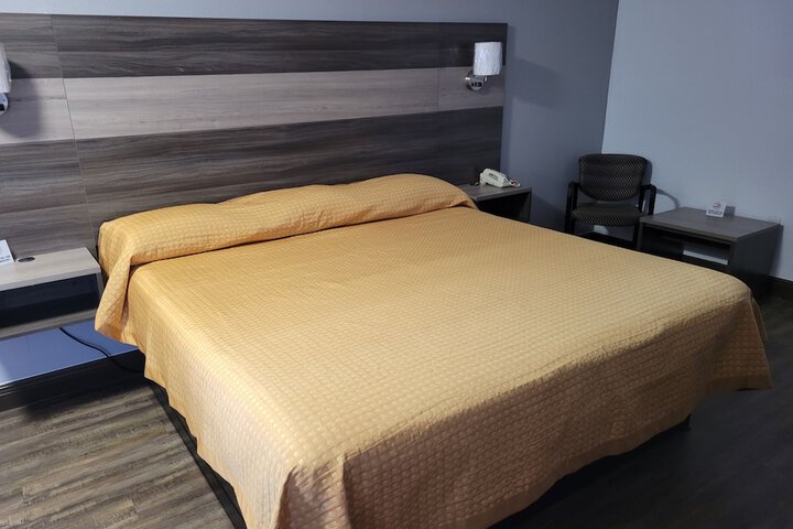 Room 6 of 7