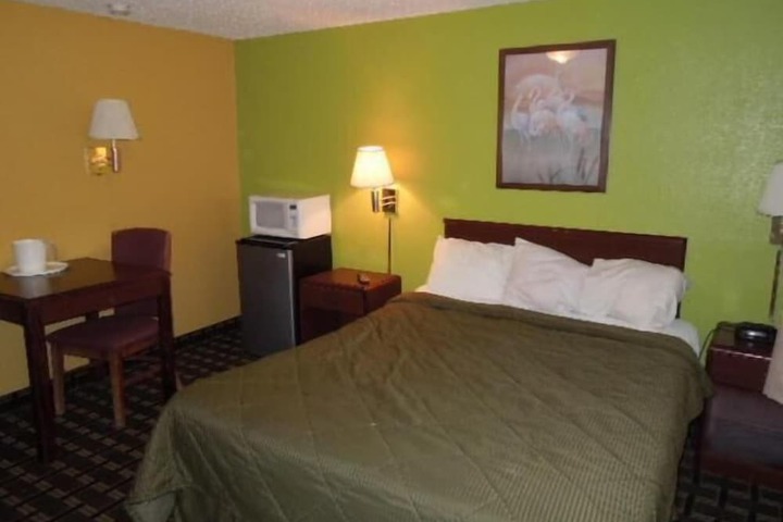 Room 25 of 35