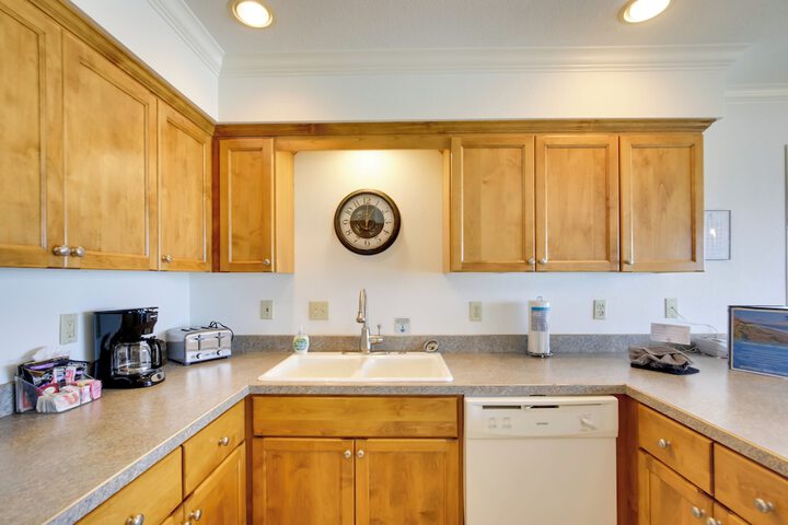 Lincoln City Vacation Rental w / Pool & Ocean Views