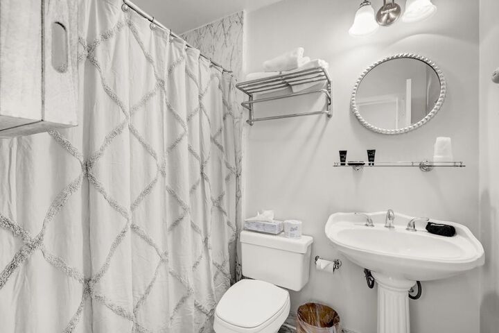 Room 40 of 191