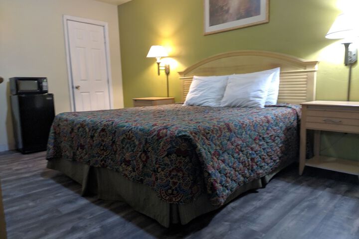 Room 17 of 18