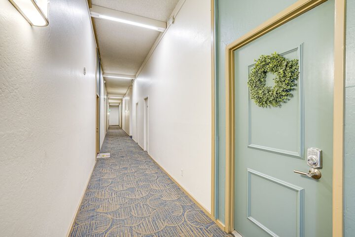 Tranquil Walnut Creek Condo w / Community Amenities