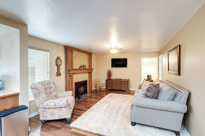 Peaceful Artesia Vacation Rental w / Orchard Views!