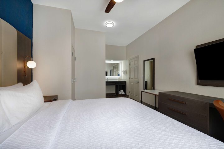 Room 28 of 52