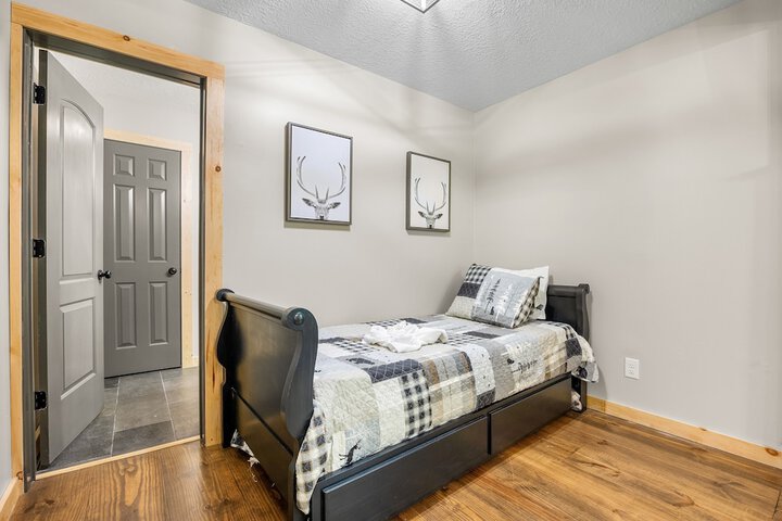 Room 32 of 59