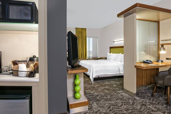 Room 13 of 20
