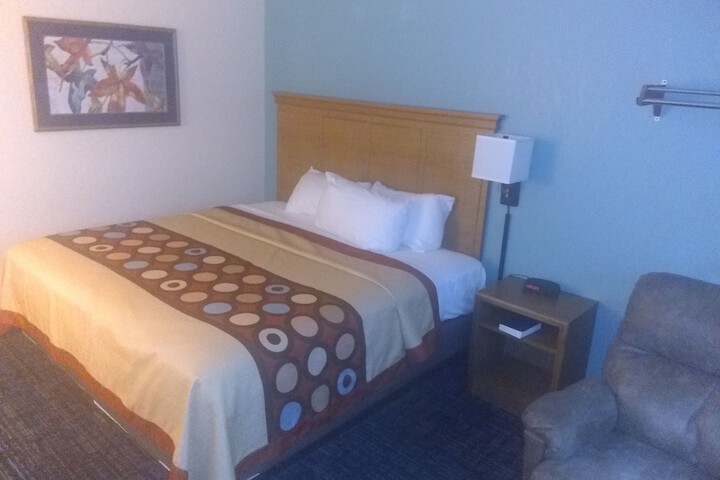 Room 17 of 39