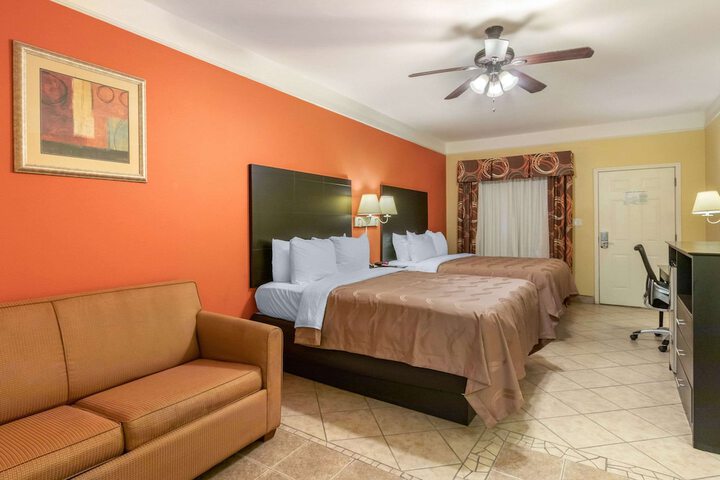 Quality Inn & Suites at the Outlets Mercedes / Weslaco