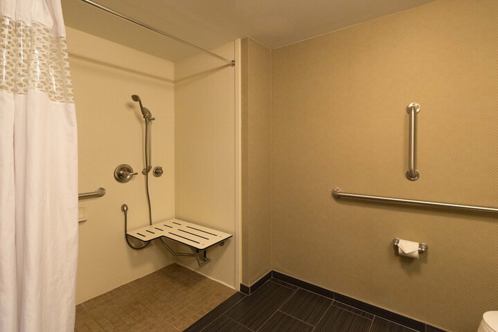 Room 35 of 83