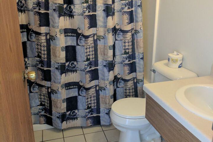 Room 7 of 32