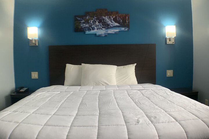 Room 11 of 16