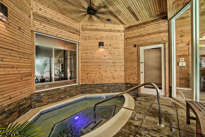 Lovely Norwich Villa on Golf Course w / Amenities!