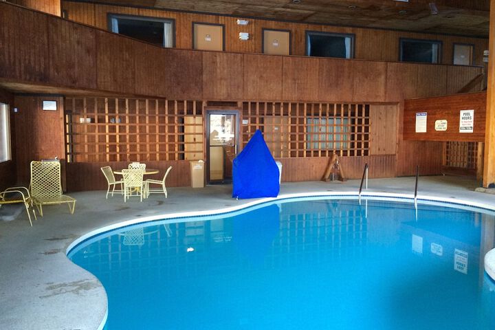 Cedar Motor Inn