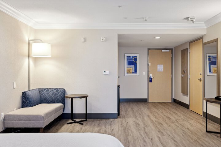 Holiday Inn Express Hotel & Suites Vacaville by IHG