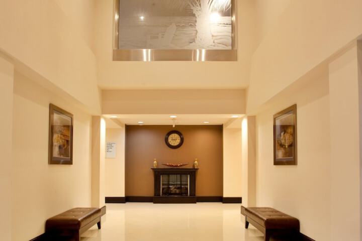 Holiday Inn Express & Suites Hope Mills-Fayetteville Arpt by IHG