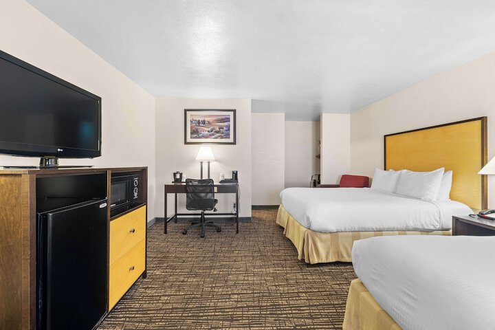 Room 33 of 60