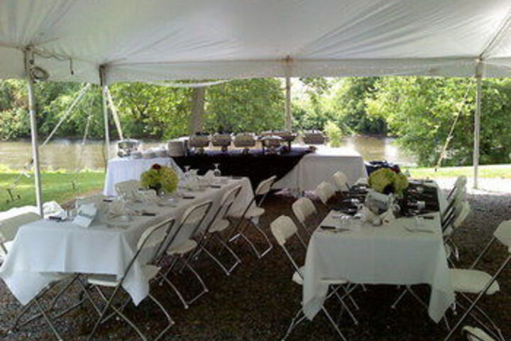 Edgewater Inn & Riverside Grill