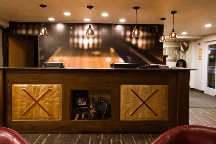 Ten Pin Inn & Suites