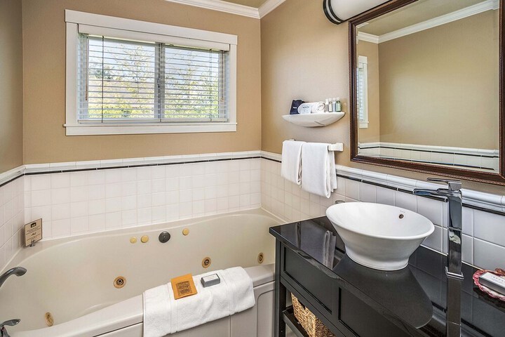 Cannon Beach Hotel Collection