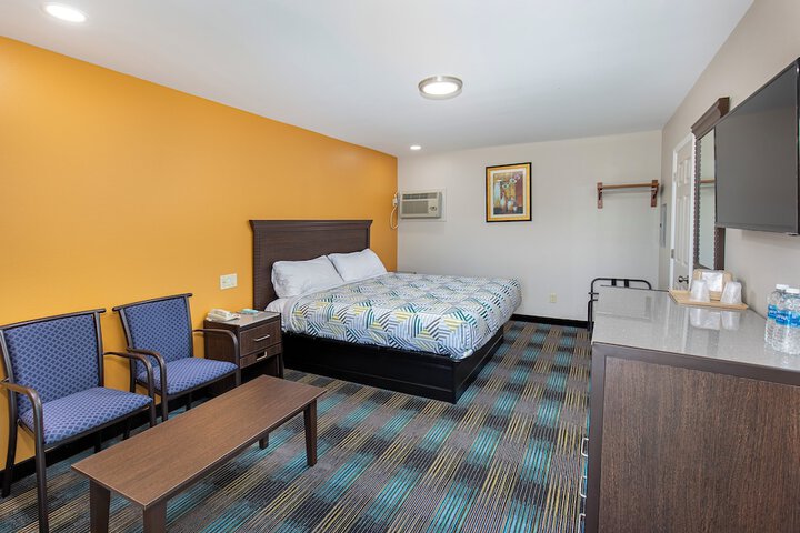 Room 13 of 16
