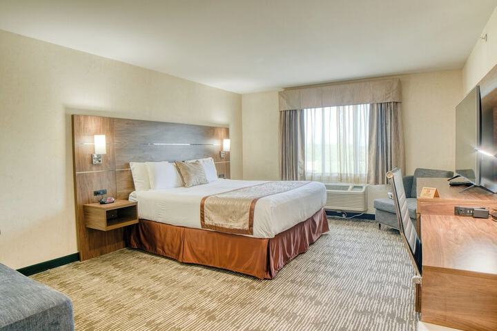 Evergreen Inn and Suites