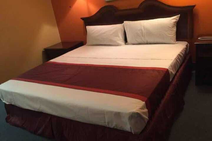 Room 11 of 28