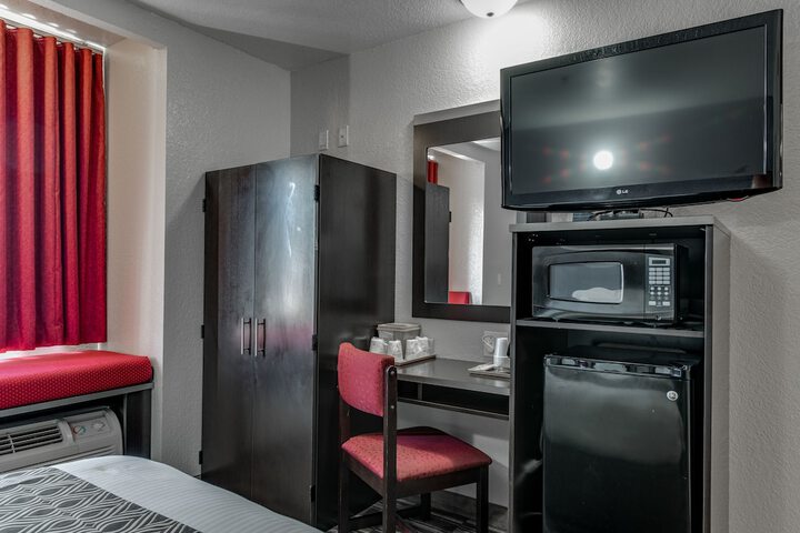 Room 16 of 34
