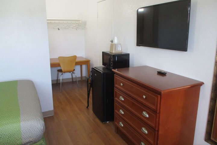 Room 16 of 37