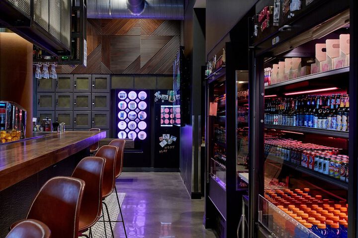 Lounge 66 of 78
