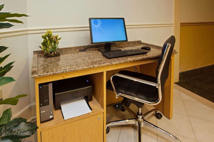 Business Center 58 of 60