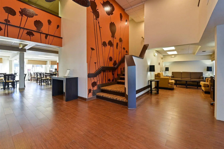 SLEEP INN & SUITES RIVERFRONT