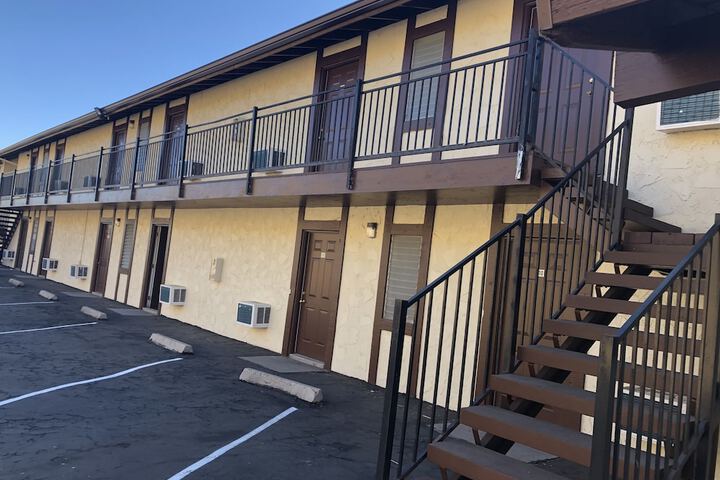 Golden Hills Motel