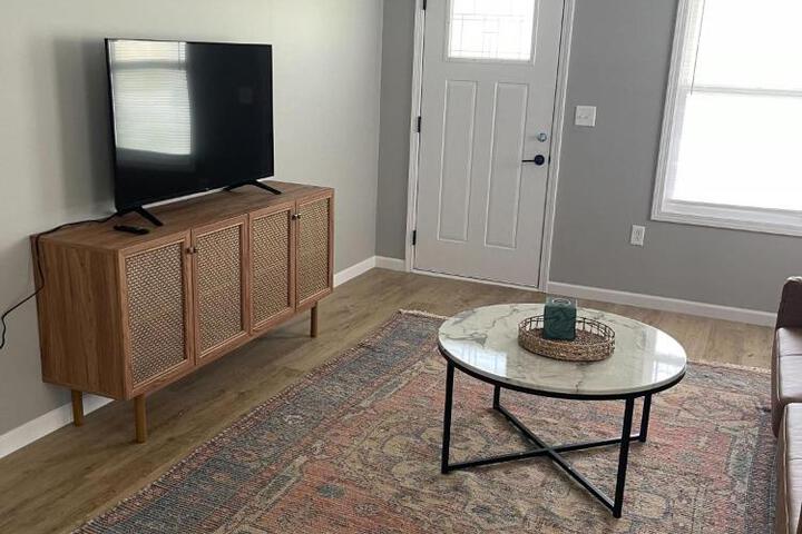 Birdie Mae - 2 bedroom House in DT Hamilton