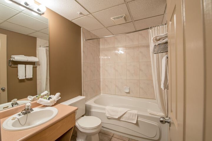 Room 32 of 38