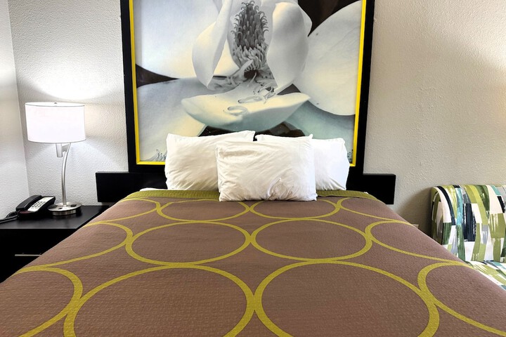 Super 8 by Wyndham Tupelo Airport