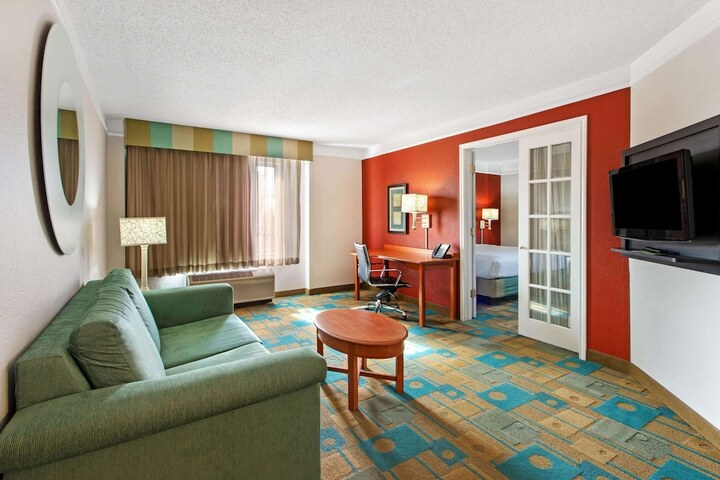 Room 10 of 29