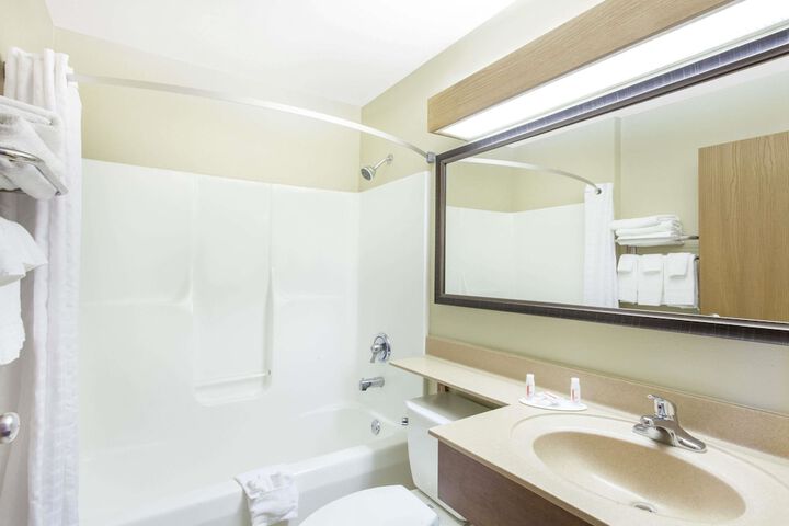 Super 8 by Wyndham Richlands / Claypool Hill Area