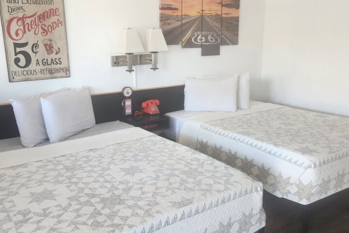 Brads Desert Inn