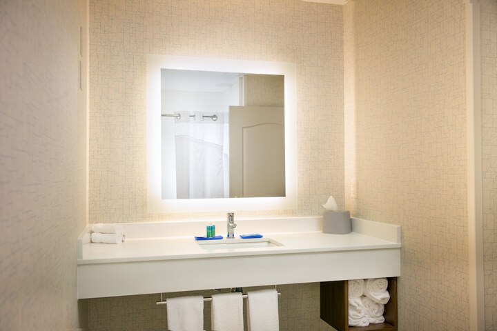 Room 14 of 27