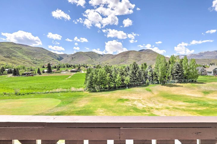 Peaceful Midway Studio w / Mountain + Golf Views!