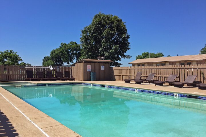 Pool 4 of 30